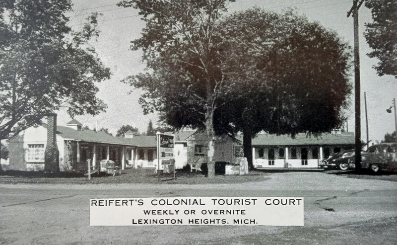 Lakewinds Motel (Lake Winds Motel, Reiferts Colonial Tourist Court)) - Vintage Postcard Reiferts